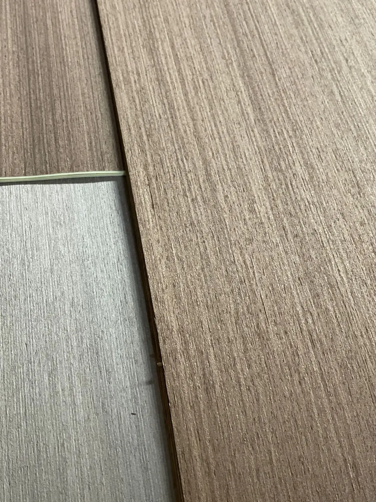Bois exotique ou bois reconstitué : lequel choisir pour vos panneaux décoratifs ?
