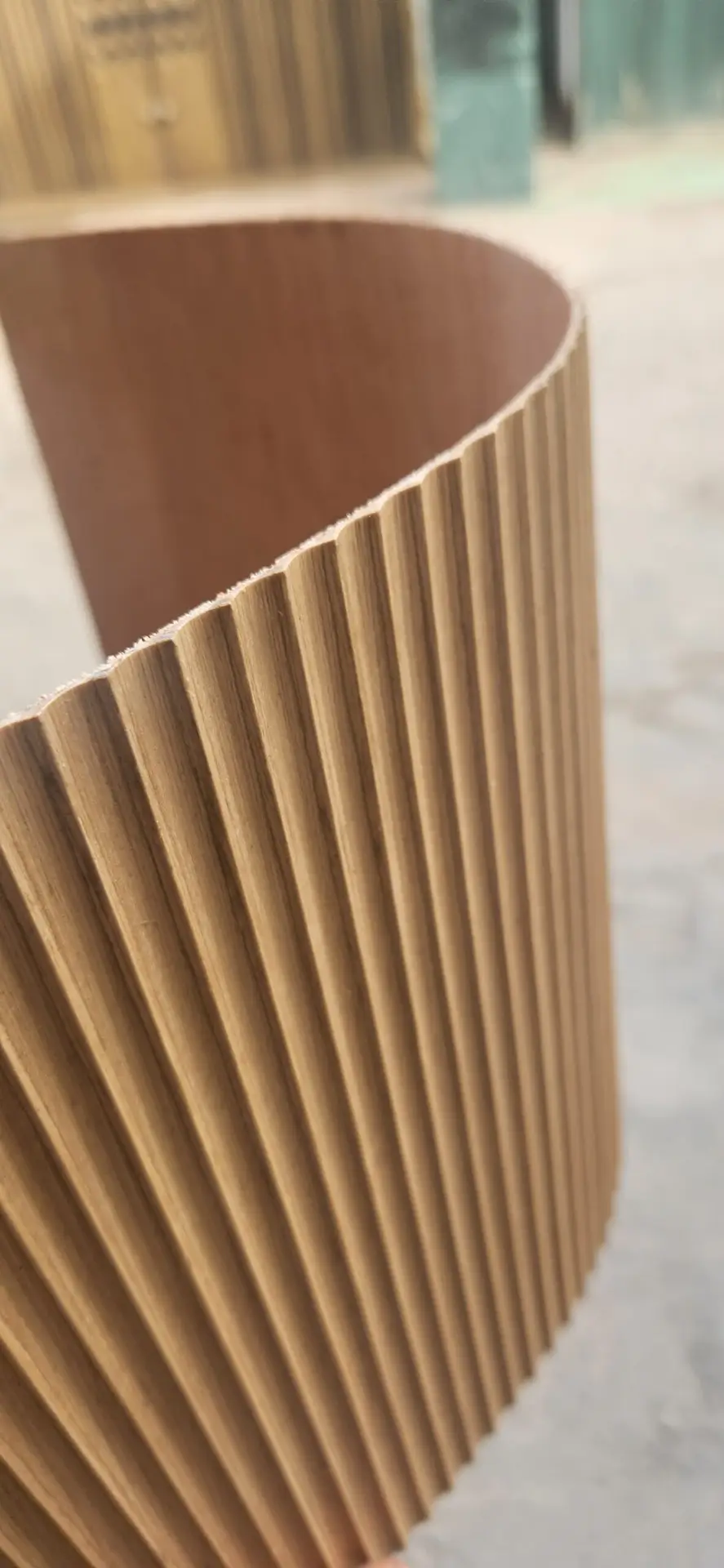 Placage HRV Flexible : Colonnes, Murs Arrondis et Surfaces Courbes en Bois Véritable